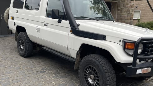 2-person Toyota rooftop from 2000 4x4