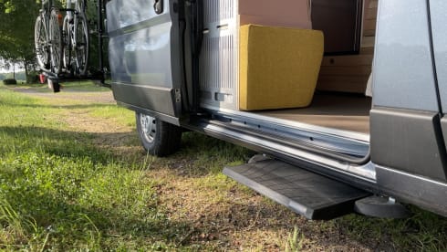 Roze Roadtripper – Camping-car bus modulable pour 4 personnes 