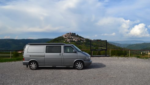 Eddie – 2p Volkswagen bus from 2000