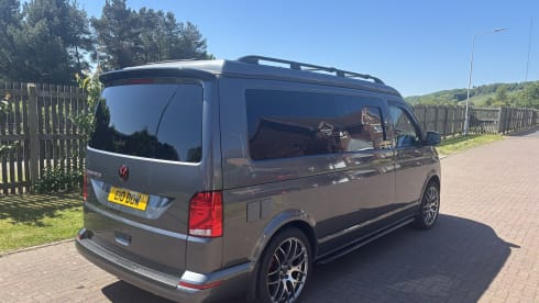 The Grey – 4 berth Volkswagen T6.1 Luxury campervan 