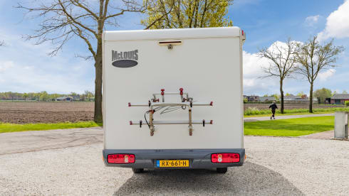 Neat 3-person camper, XXL garage, reversing camera, air conditioning