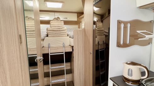 1. DelBi – Luxury mobile home Bürstner Delfin IT726