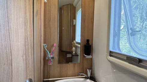 Betty – Immaculate condition 4 Berth Family Motorhome 