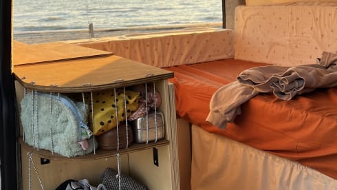 Saoirse – 2p Volkswagen campervan from 2011