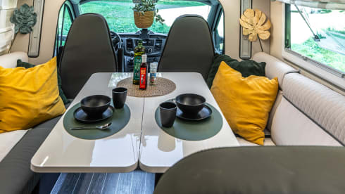 4p 2022 Roller Team – Extra spacious and free camping (330Ah battery, air conditioning and furnishings)