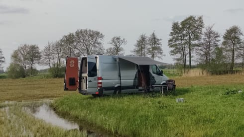 Wester – "OFF GRID" self-build bus camper 164Pk | 2 persons | Winter sports!!