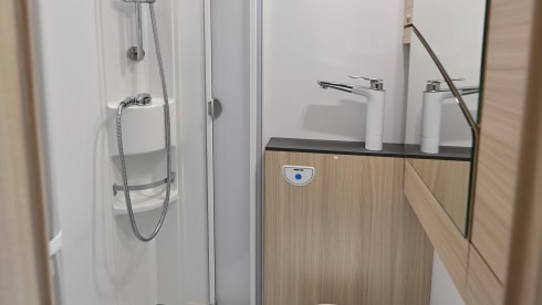de Club camper – NEW 5-person luxury camper, incl. inventory and insurance