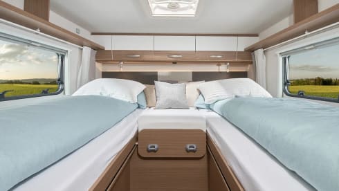 11/20 – 2 berth motorhome with single beds - Automatic