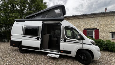 Bonny – 4p Carado campervan from 2024