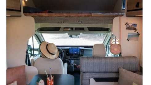 Familie camper – 6p Ford alcove uit 2026