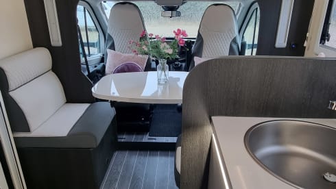 Rollerteam - Padstow – Luxury 4 berth Motorhome 