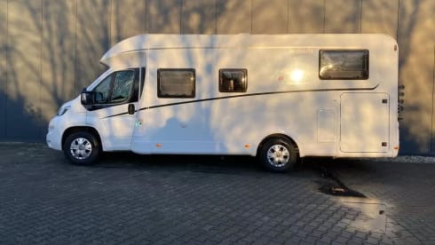Roxi – Dethleffs Semi-integrated 4p from 2021 (Very nice and complete)