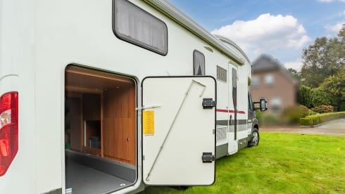 Very luxurious semi-integrated camper with a lot of comfort