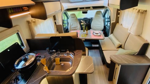 Spacious camper from 2021, ideal for a family or couple