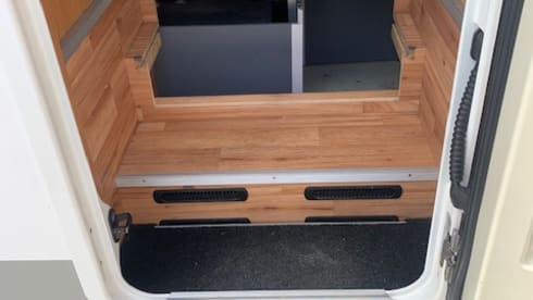 Harlie – 6 berth Euramobil Activa 820 HS 3.0L tag axle 