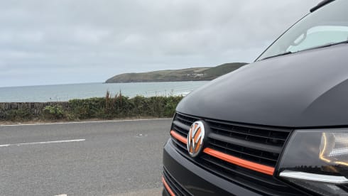 Tigger – Ruime Volkswagen campervan met lange wielbasis en 4 slaapplaatsen, bouwjaar 2017.