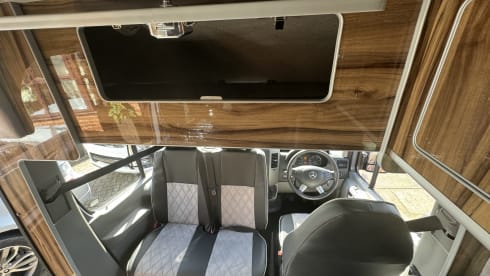 Explorer  – Mercedes Benz Luxury LWB Campervan