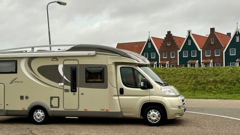 5p Bürstner With single beds and electric fold-down bed