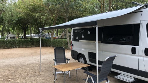 Vrijheid op wielen – Fully equipped camper with solar panel