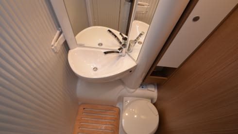 Carado V337 – Experience the freedom! (built in 2021) Compact and luxurious with all options and 2 beds