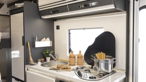 Rollerteam Zefiro 675 Auto, 5 Berth Family Motorhome