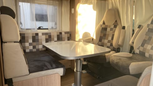 Bono – Family camper with pull-down bed and length beds