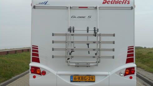 Geweldige camper – A great camper with a wonderful queen-size bed