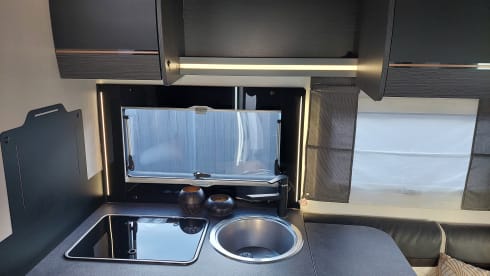 170 PK automaat – very nice, extra spacious, all seasons, 4p semi-integrated 2022, automatic