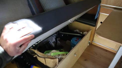De Gele Bus – On the road with the Yellow Bus! (VW T4 from '99)