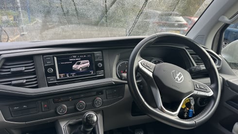 FIGURE 01 – 4 berth Volkswagen campervan from 2022