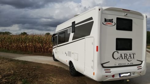 Luxurious family camper with a great sense of space and great travel comfort