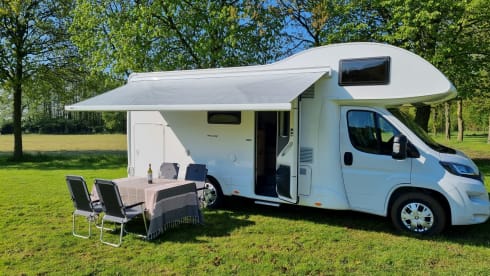 Conch – Brand new, cozy and fully equipped family camper (alcove) 
