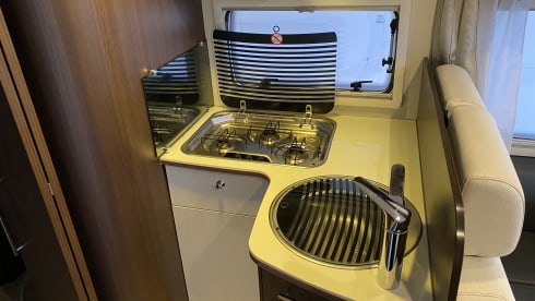 Fantastic 4-person luxury Ford Benimar