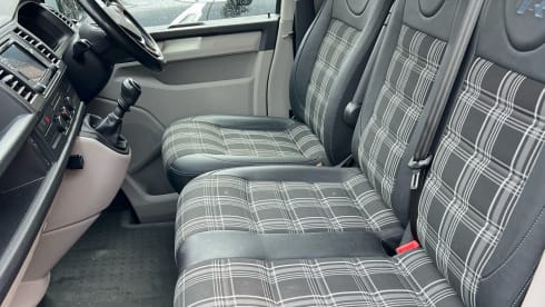 The XPLORER – 4 berth Volkswagen campervan from 2018