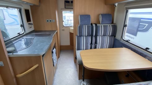 Bertie – compact Knaus motorhome, sleeps 4