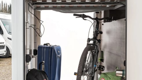 Compleet uitgeruste luxe camper A/T Ford Roller Team met Starlink 📡