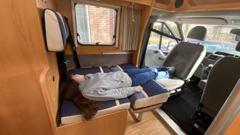 Compact and fully equipped Ford Hymer 522 Campervan