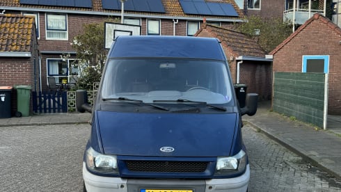 Rendang – Off-Grid Ford Bus Camper - 2p. - for real adventurers