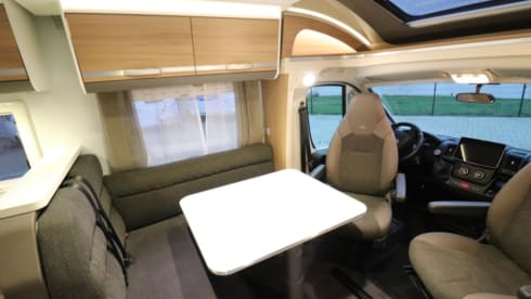 5p Adria Mobil semi-integrated uit 2019