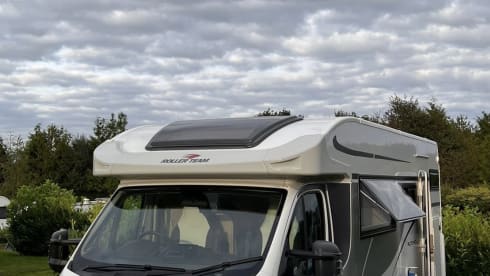 Minnie – 6 berth Roller Team semi-integrated from 2021