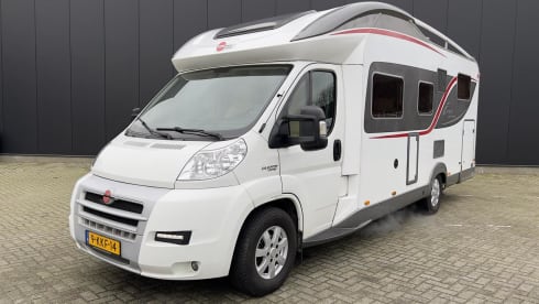 Beautiful luxury 4 person camper