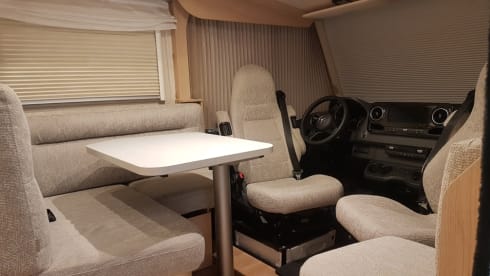 Hymer b680 2019, Mercedes Aut. 4 Pers, large garage, bicycle rack, awning