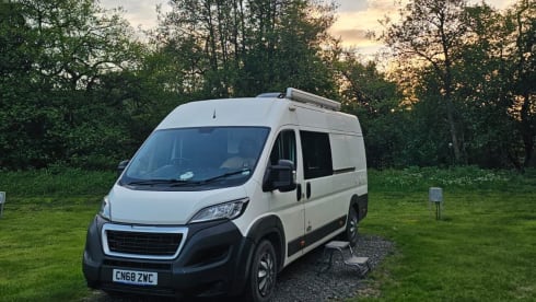 Herdy 🐑 – ✨ Camper di lusso per soli adulti | Pronto per vivere fuori dalla rete elettrica | Ammessi cani ✨
