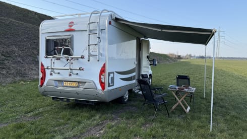 Compact 3P semi-integrated, length bed and free km!
