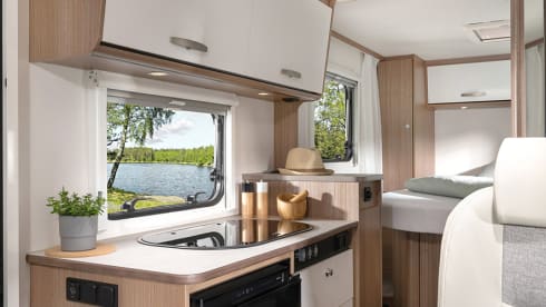 Carado V339 – Experience the freedom! (built in 2021) Compact and luxurious with all options and a queen bed 