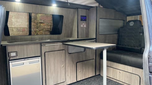 The Explorer – L'Explorer VW T6 4 couchettes Campervan - Automatique