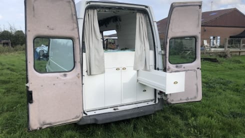 Sunny ☀️ – Off grid Ford bus
