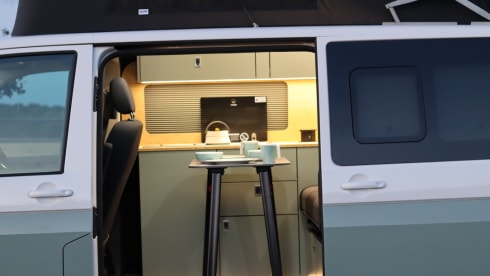 Samphire – 2023 Volkswagen T6.1 Manual