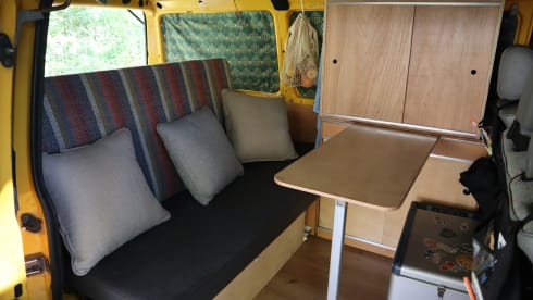 De Gele Bus – On the road with the Yellow Bus! (VW T4 from '99)