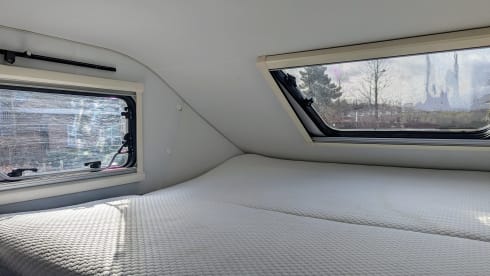 Sun Living  – 6p recent family camper from 2021 - Sun Living alcove